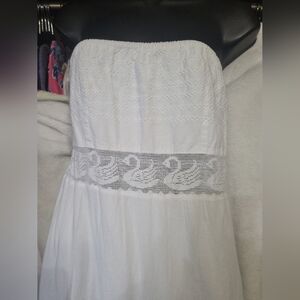 Elegant White Strapless Dress